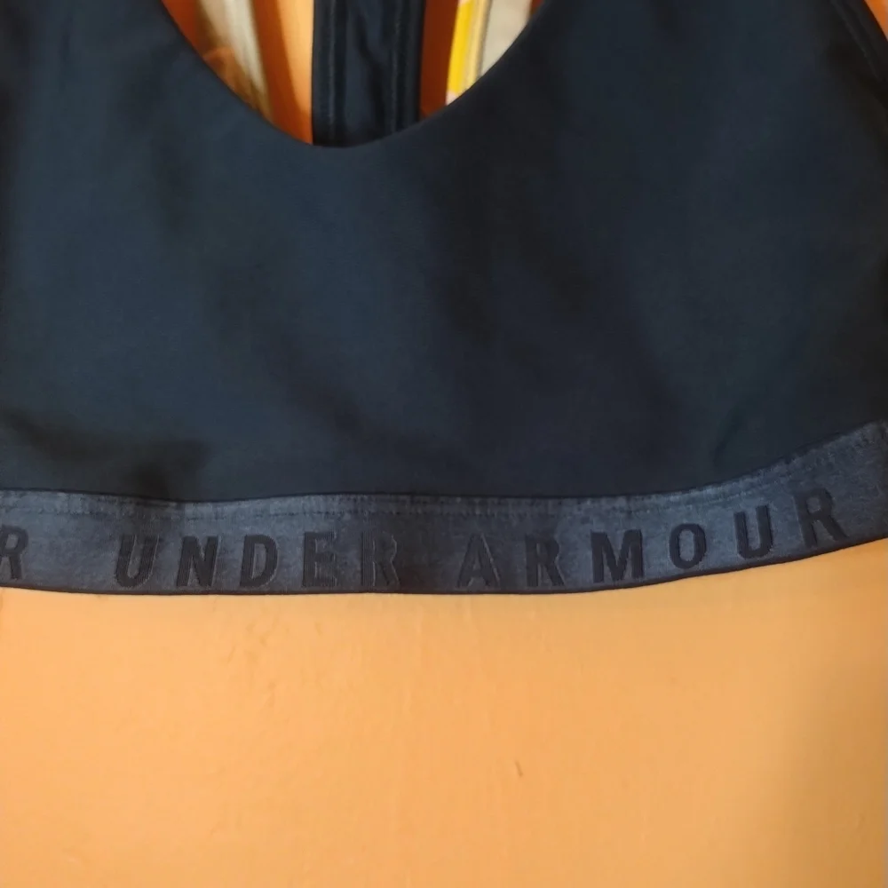Under Armour Women's Emerald Green Sports Bra Size Small‎